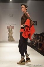 Model walk the ramp for Malini Ramani Show at Wills Lifestyle India Fashion Week 2012 day 4 on 9th Oct 2012 (114).JPG